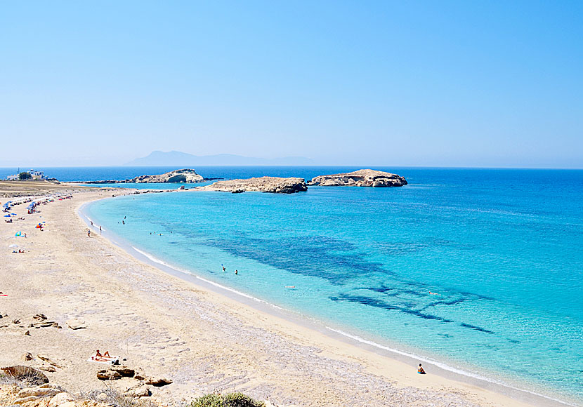 Fina härliga sandstränder i Lefkos på Karpathos i Grekland.