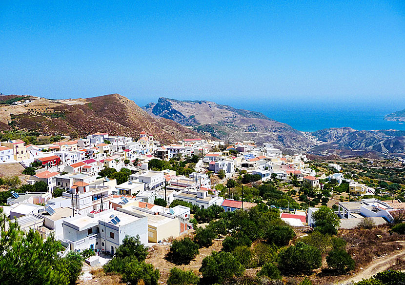 Om du kör bil på Karpathos är byn Volada ett perfekt stopp för lunch på någon av tavernorna.