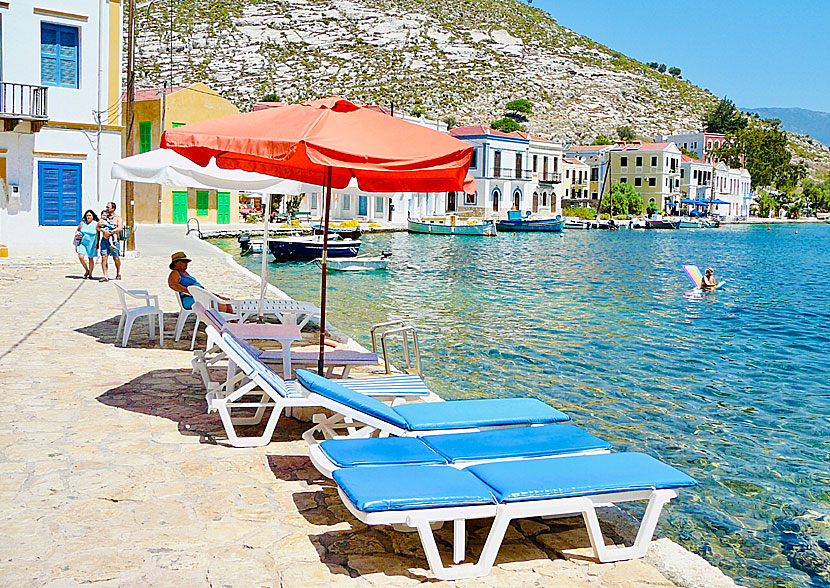 Hamnpromenaden i Megisti på Kastellorizo i Tolvöarna kantas av bra restauranger och tavernor. 