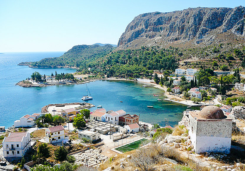 Den vackra bukten Mandraki bay i Megisti på Kastellorizo. 