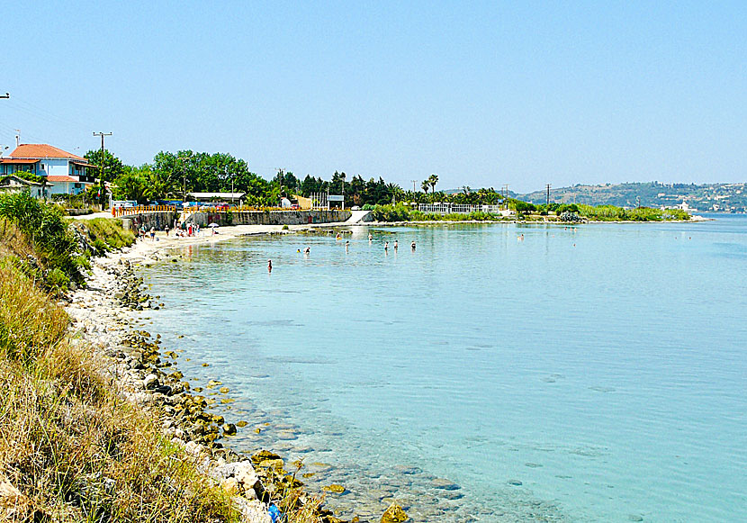 Fanari beach som ligger efter Katavothres Mill på Kefalonia.
