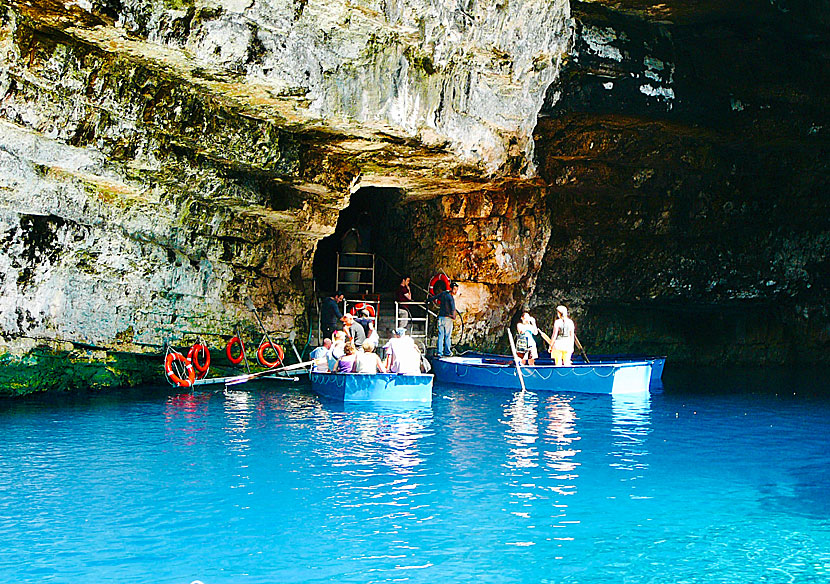 Missa inte Melissani lake när du besöker Kefalonia i Joniska övärlden. 