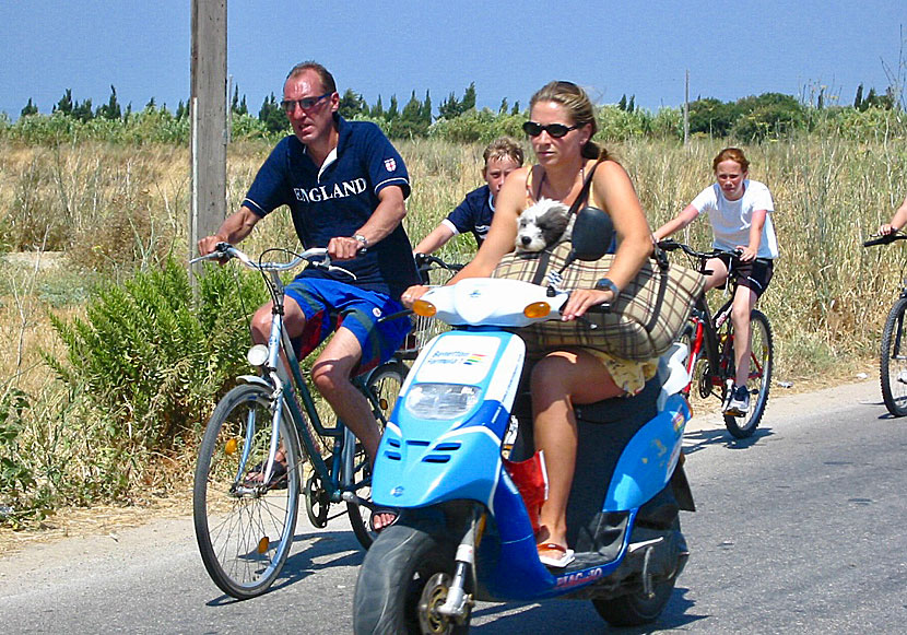 Trafiken på Kos kan vara intensiv, framförallt kring Kos stad och vid flygplatsen.