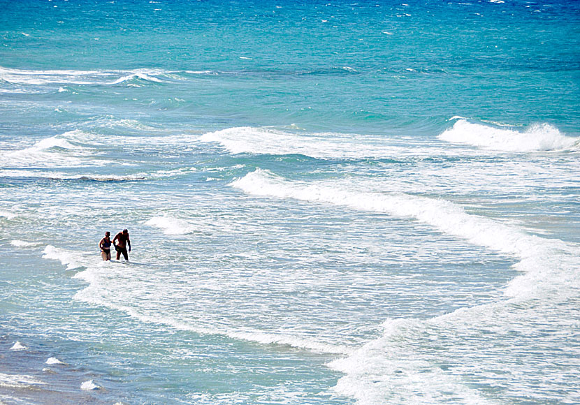 Det kan gå höga vågor vid stranden i Agios Theologos på Kos.