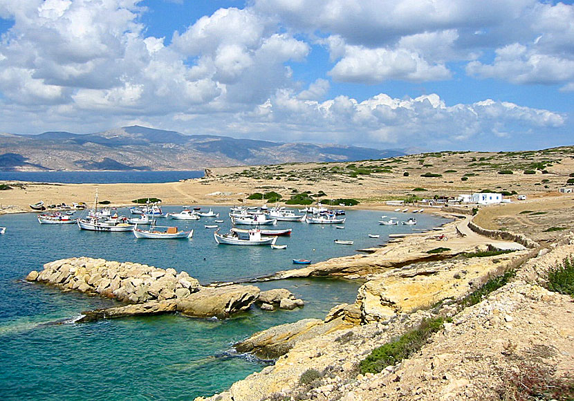 Parianos port på Koufonissi med Naxos i bakgrunden.