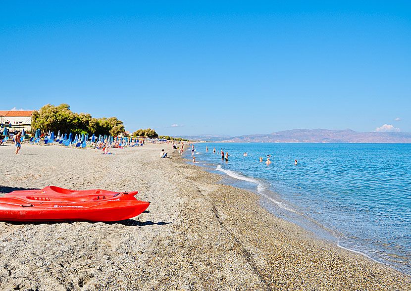 Stranden i Platanias väster om Chania på Kreta.