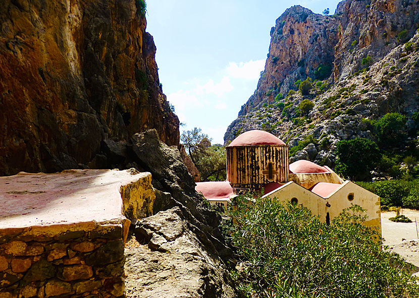 Agios Antonios church i Agiofarago Gorge ligger delvis i en grotta.