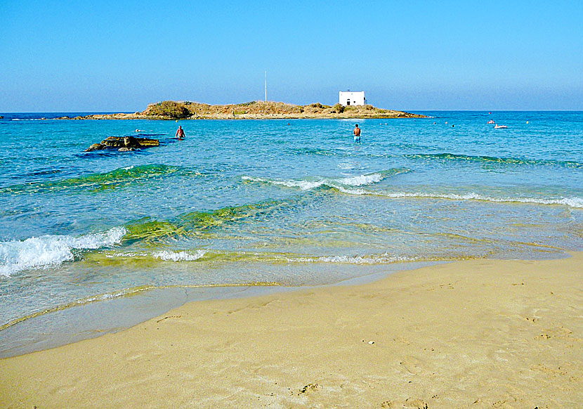 Den lilla ön och det lilla kapellet utanför stranden i Malia heter Agia Varvara.