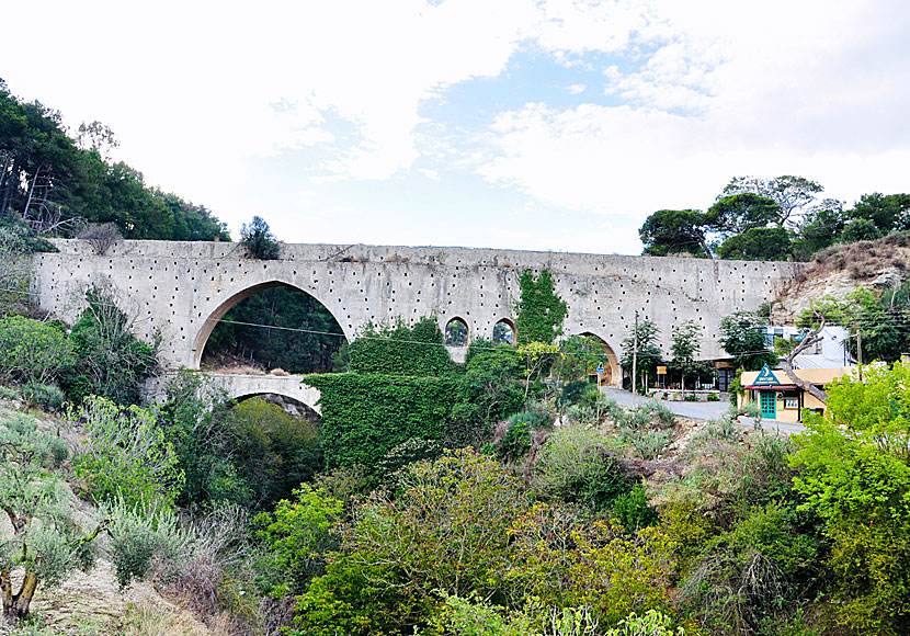 Den romerska akvedukten nära den byn Patsides utanför Knossos i Heraklion på Kreta.