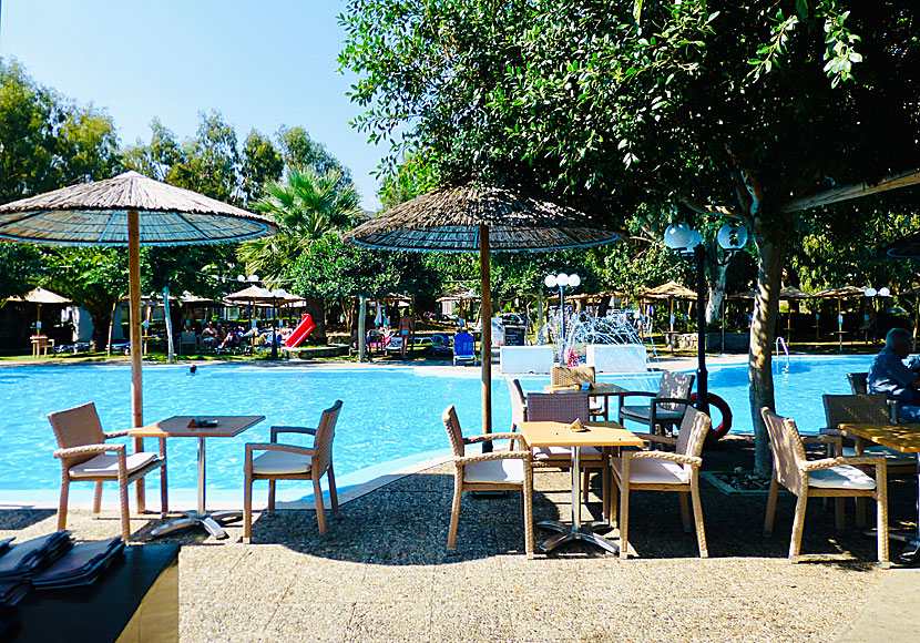 I Georgioupolis finns många bra hotell vid stranden med pool. Boka här. 