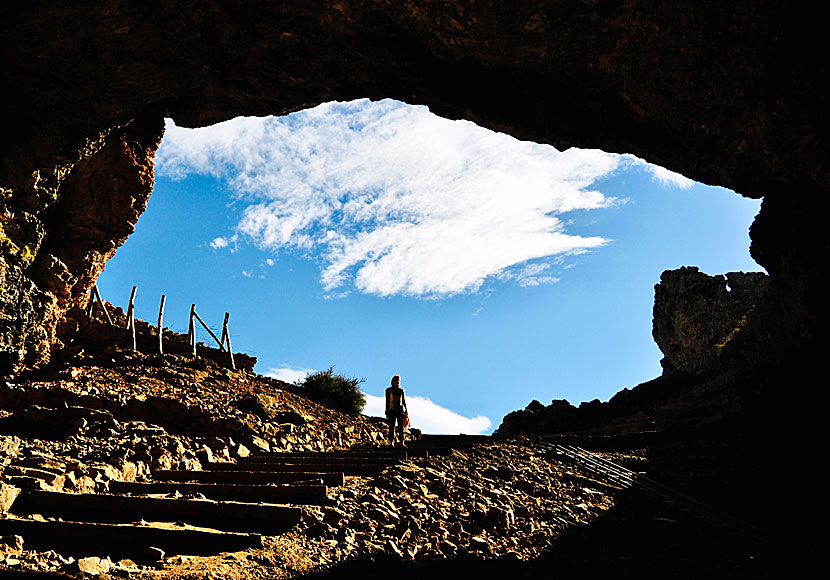 Ingången till Ida-grottan på Nidaplatån på Kreta.