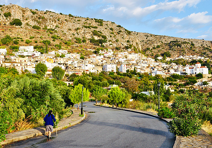 Missa inte byn Kritsa när du besöker kyrkan Panagia Kera nära Agios Nikolaos på Kreta.