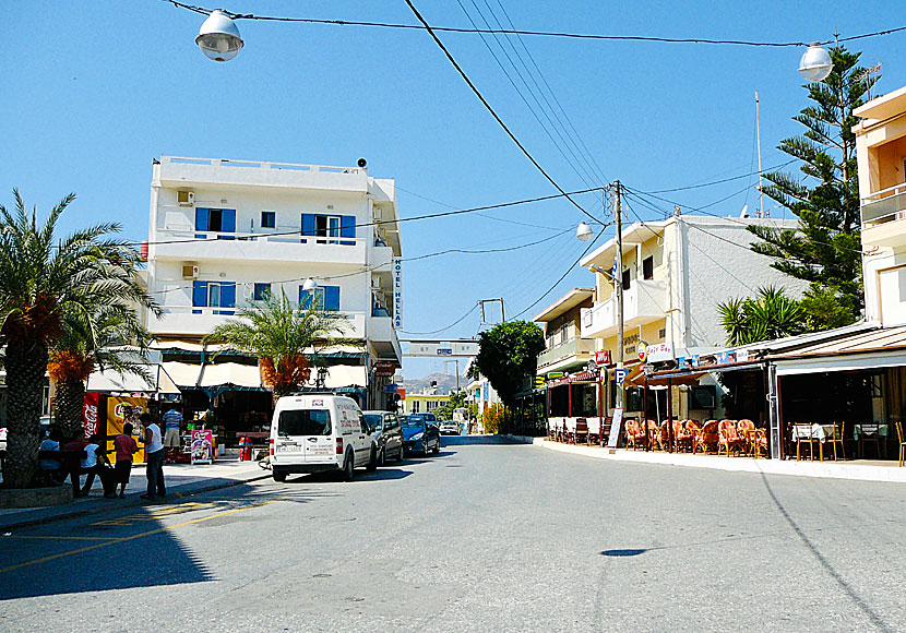 Tavernor och restauranger i Paleokastro på Kreta.