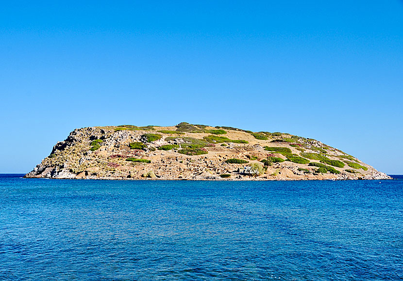 På Mochlos island på östra Kreta finns en minoisk kyrkogård och en minoisk by.