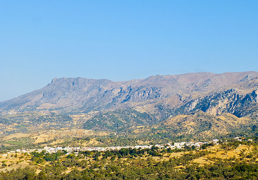 Den långsmala byn Fourfouras ligger vid foten av Mount Psiloritis i Amaridalen på Kreta. Kallas även för Greklands Toscana.