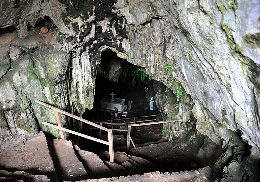 Trappan ned till Melidoni cave på Kreta.