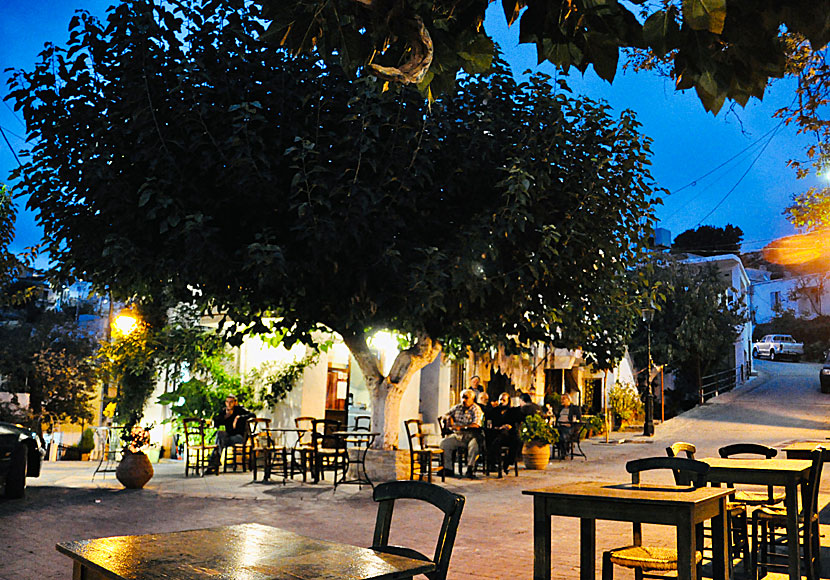 På torget i Anogia på Kreta ligger många bra restauranger, tavernor och kaféer.