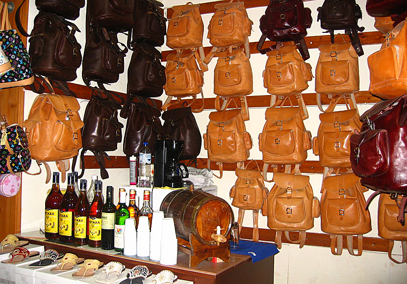 Nikos läderaffär i gamla stan i Rethymnon på Kreta.
