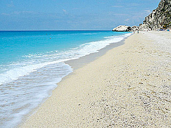 Kathisma och Pefkoulia beach på Lefkas.  