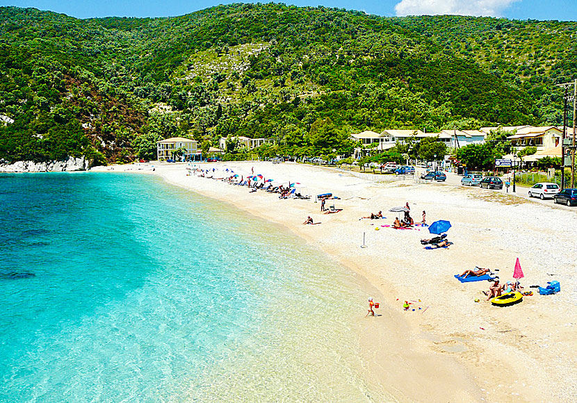 Mikros Gialos beach nedanför Poros på Lefkas.