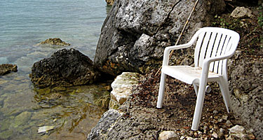 Den ensamma stolen i Nikiana på Lefkas i Grekland.