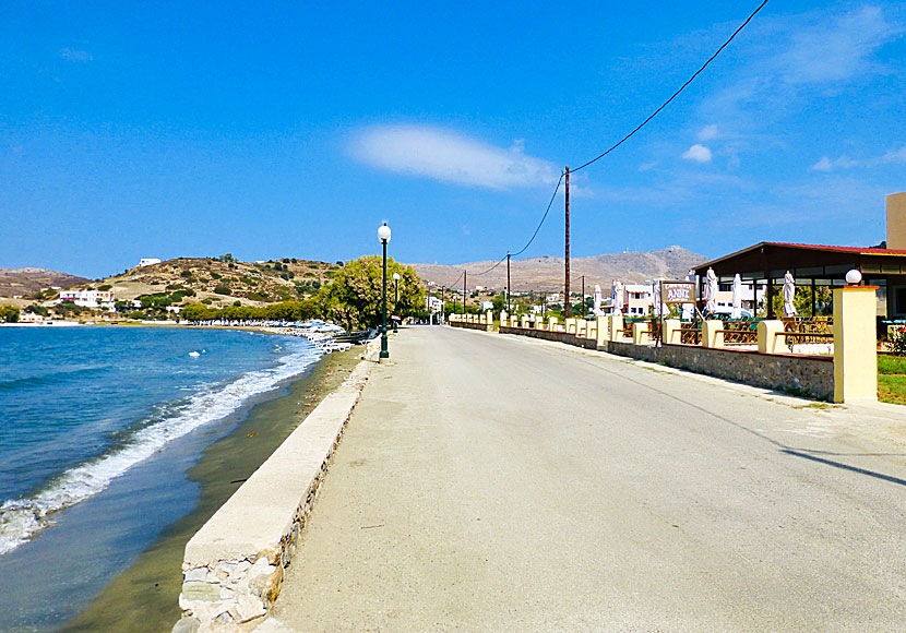 Bra tavernor och restauranger längs strandpromenaden i Gourna på Leros. 