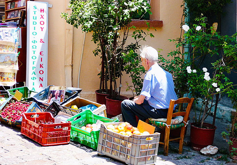Den lokala marknaden i Agiassos.