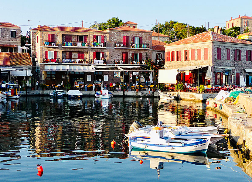 Missa inte den vackra byn Molyvos när du reser till Lesbos.