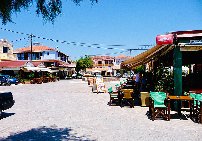 Tavernatorget i Skala Kalloni på Lesbos.