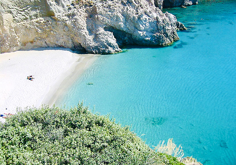 Tsigrado beach på Milos i Kykladerna.