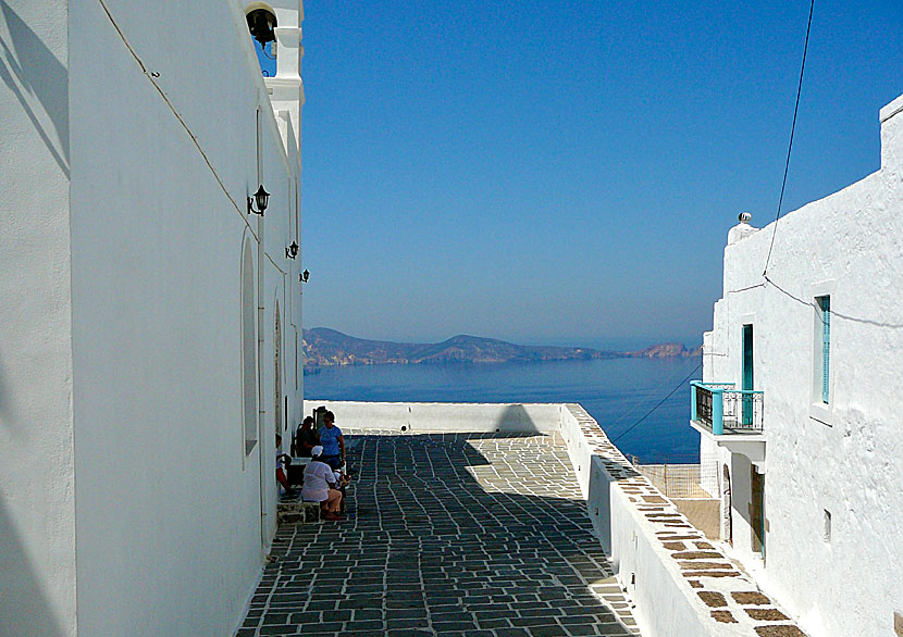 Från Panagia Korfiotissa church i Plaka på Milos ser man solnedgången bäst.