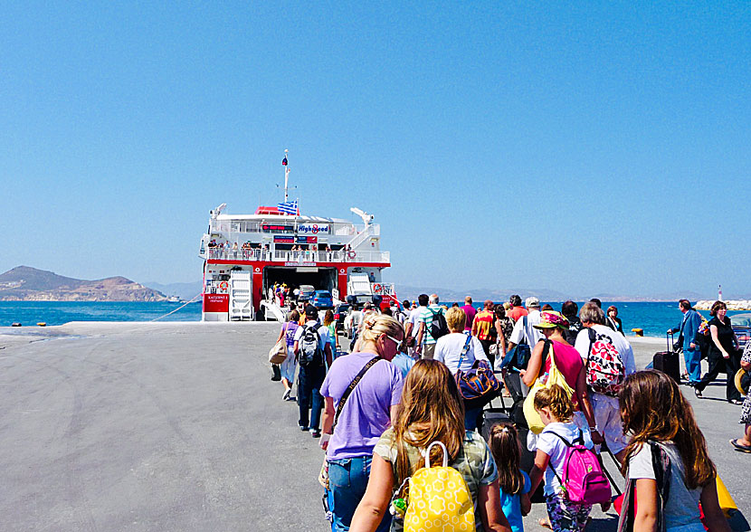 Mykonos har mycket bra båtförbindelse med öarna i Kykladerna, och Pireus och Rafina.