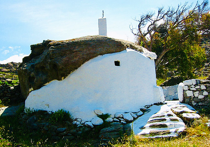 Hard rock hallelujah med Lordi utanför kyrkan Agios Georgios på Mykonos.