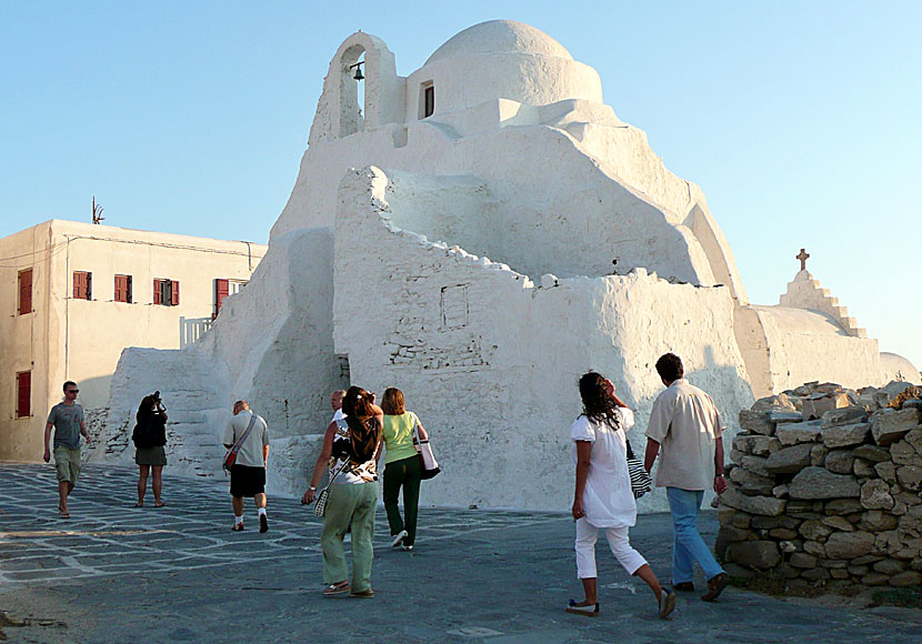Kyrkan Panagia Paraportiani i Chora på Mykonos i Kykladerna. 