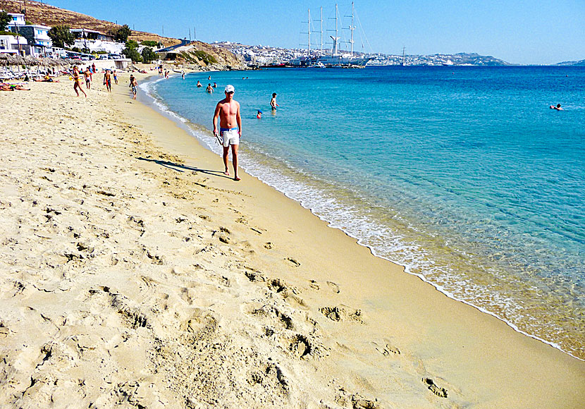 På vandring mellan stränderna Tourlos och Agios Stefanos nära Mykonos stad.