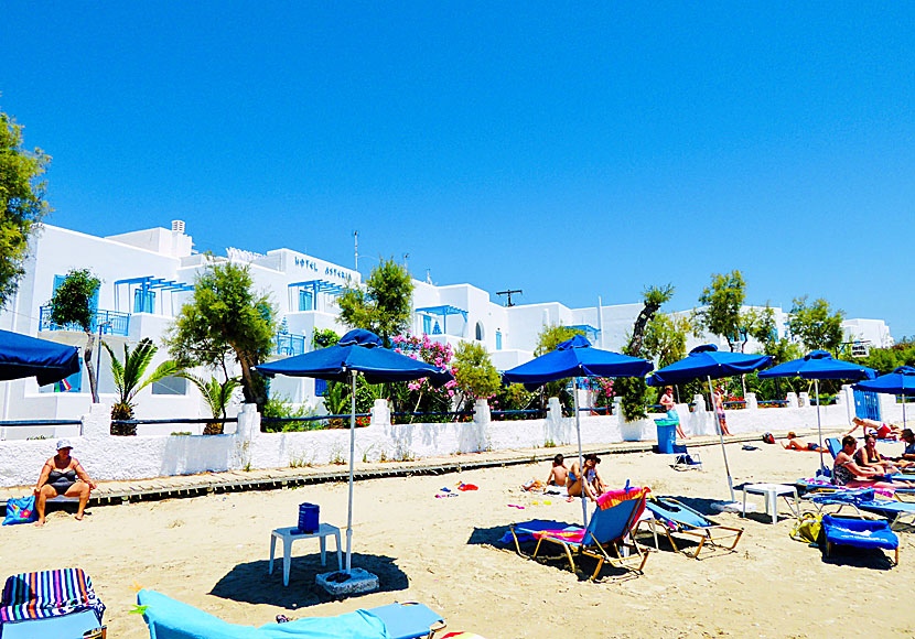 Strandnära hotell med pool i Agios Georgios på Naxos i Kykladerna. 