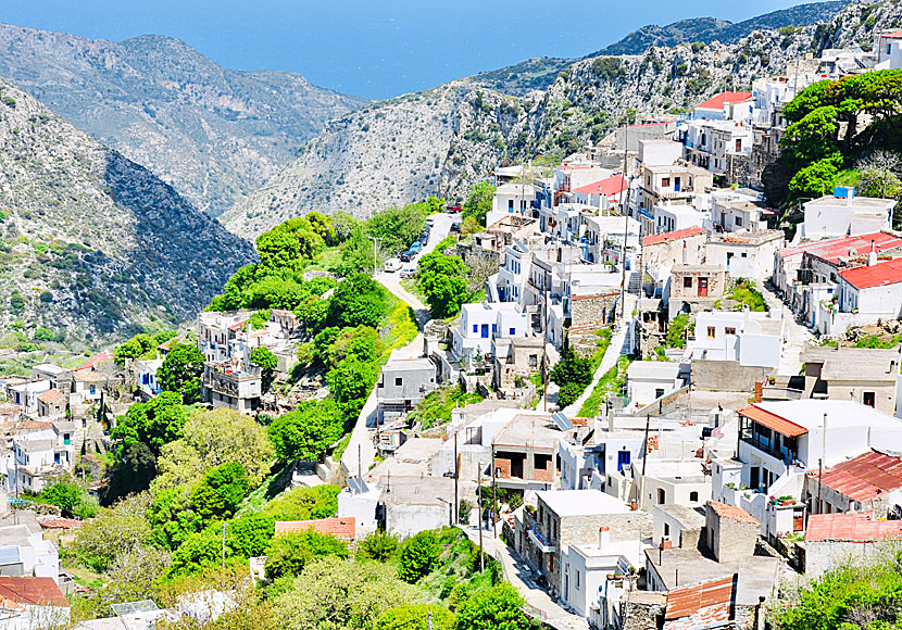 Vy över byn Koronos på Naxos.