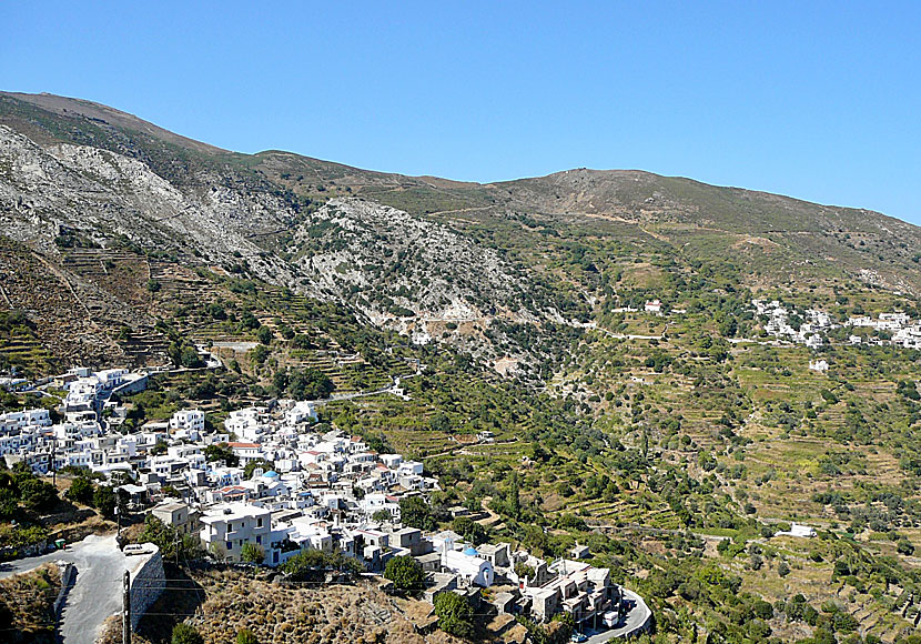 Bergsbyarna Skado och Koronos på Naxos i Grekland.