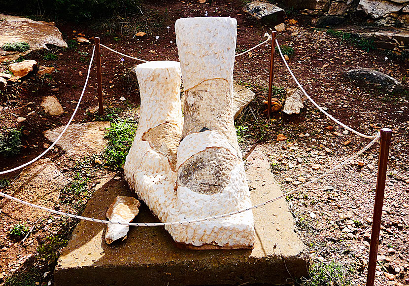 Dessa gigantiska fötter tillhörde troligen en jättestor Kouros på Naxos.