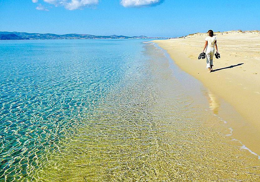 Gå mellan stränderna på Naxos.