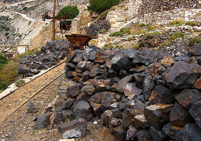 Gruvorna i Moutsouna på Naxos där det bröts smärgel som användes till att tillverka sandpapper. 