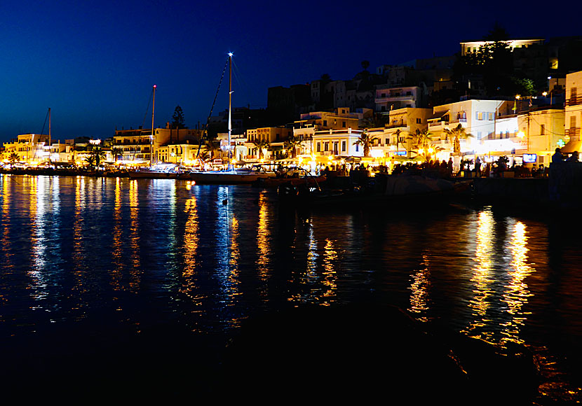 Hamnpromenaden i Naxos stad.