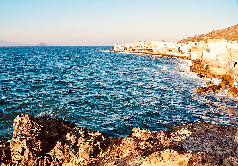 Mandraki sett från stigen till Hohlaki beach på Nisyros.