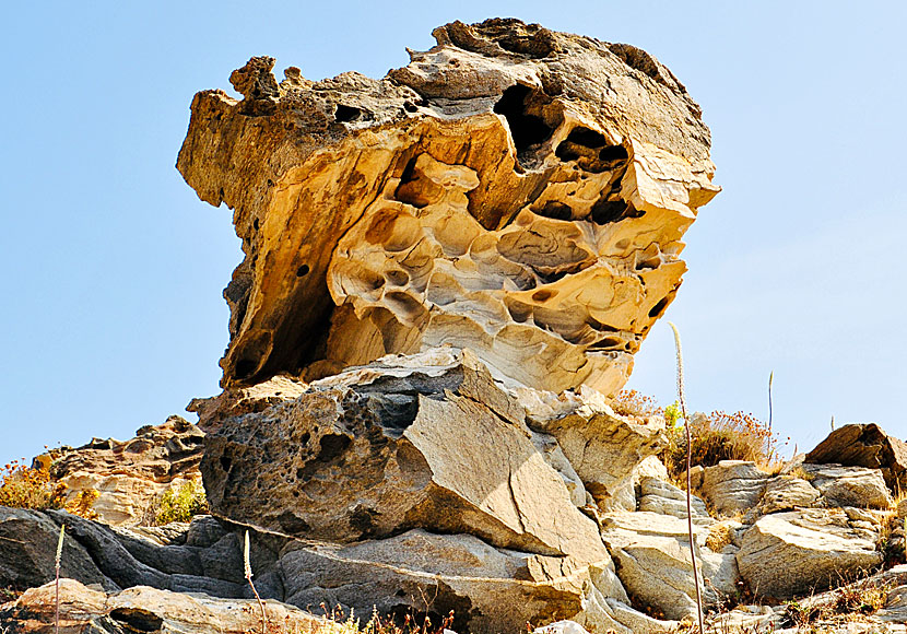 Klippor i Monastiri på Paros.