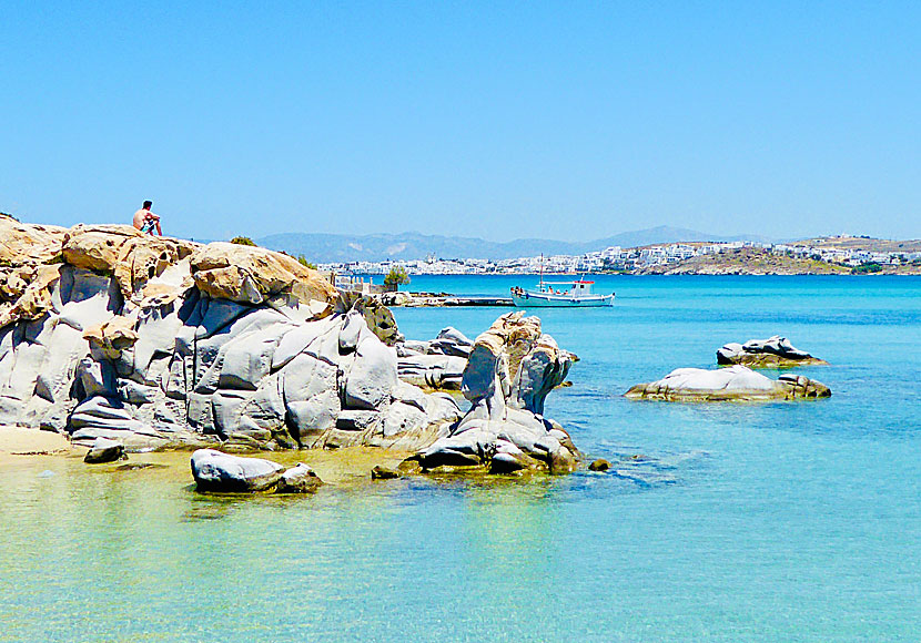 De mycket speciella badklipporna vid Kolymbithres beach på Paros.