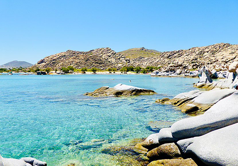 Stränder och klippformationer i Kolymbithres på Paros.