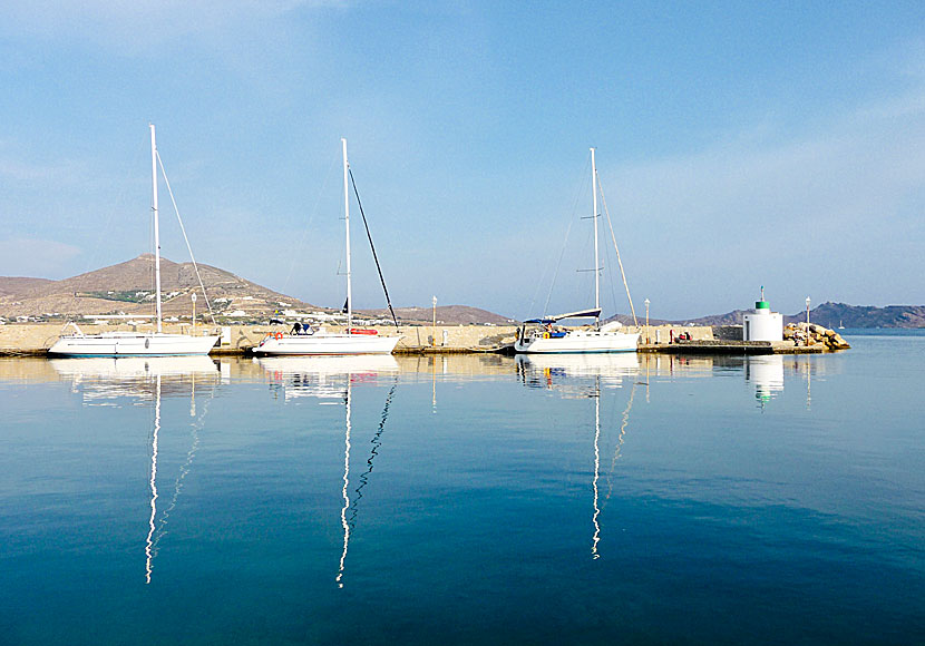 Segelbåtshamnen i Naoussa lockar många seglare. 