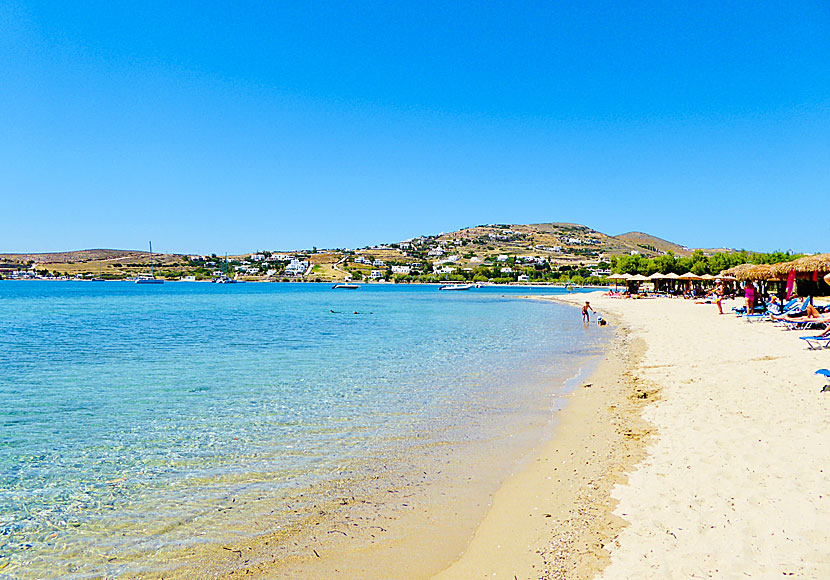 Livadia beach är den stranden som ligger närmast Parikia på Paros.