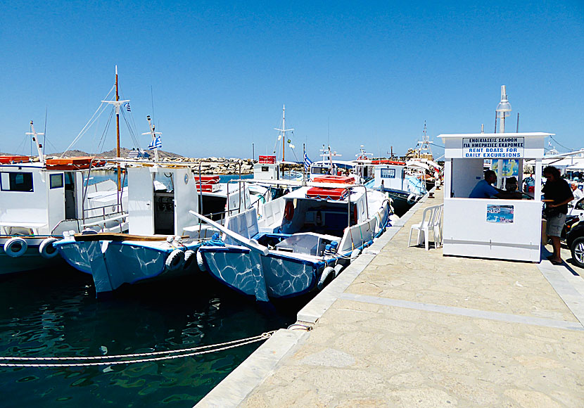 Från Naoussa kan du åka badbåt till stränderna Kolymbithres och Monastiri.