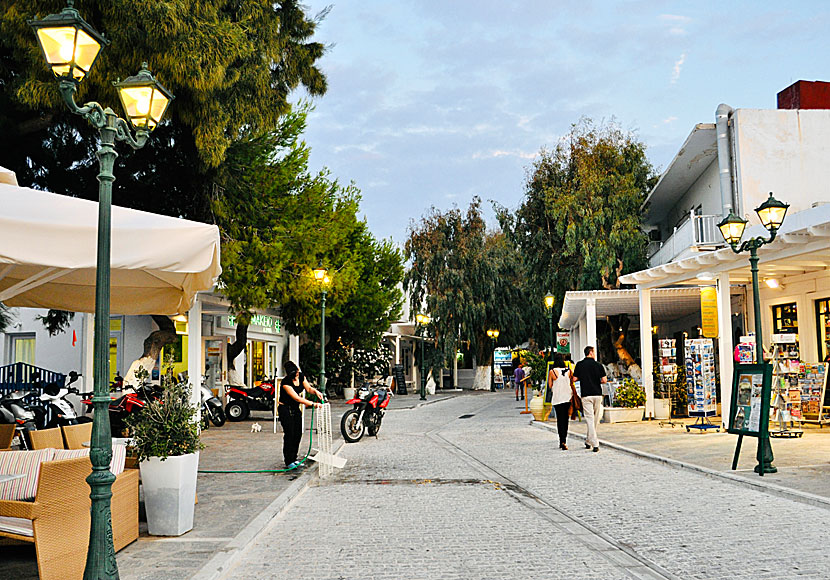 Längs huvudgatan i Naoussa ligger trevliga restauranger, tavernor, barer och kaféer. 